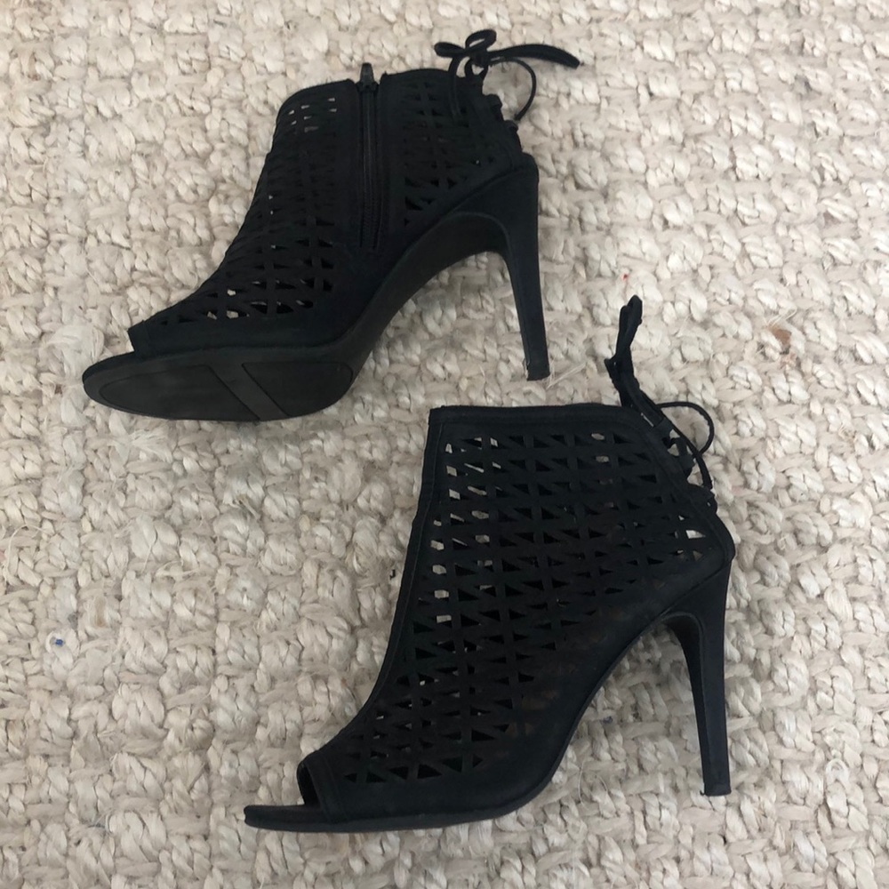 BLACK TIE UP HEELS